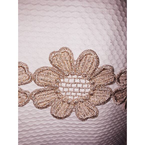 Lilly Pulitzer Sz 4 White & Gold Metallic Applique Detail Dress - Picture 2 of 9